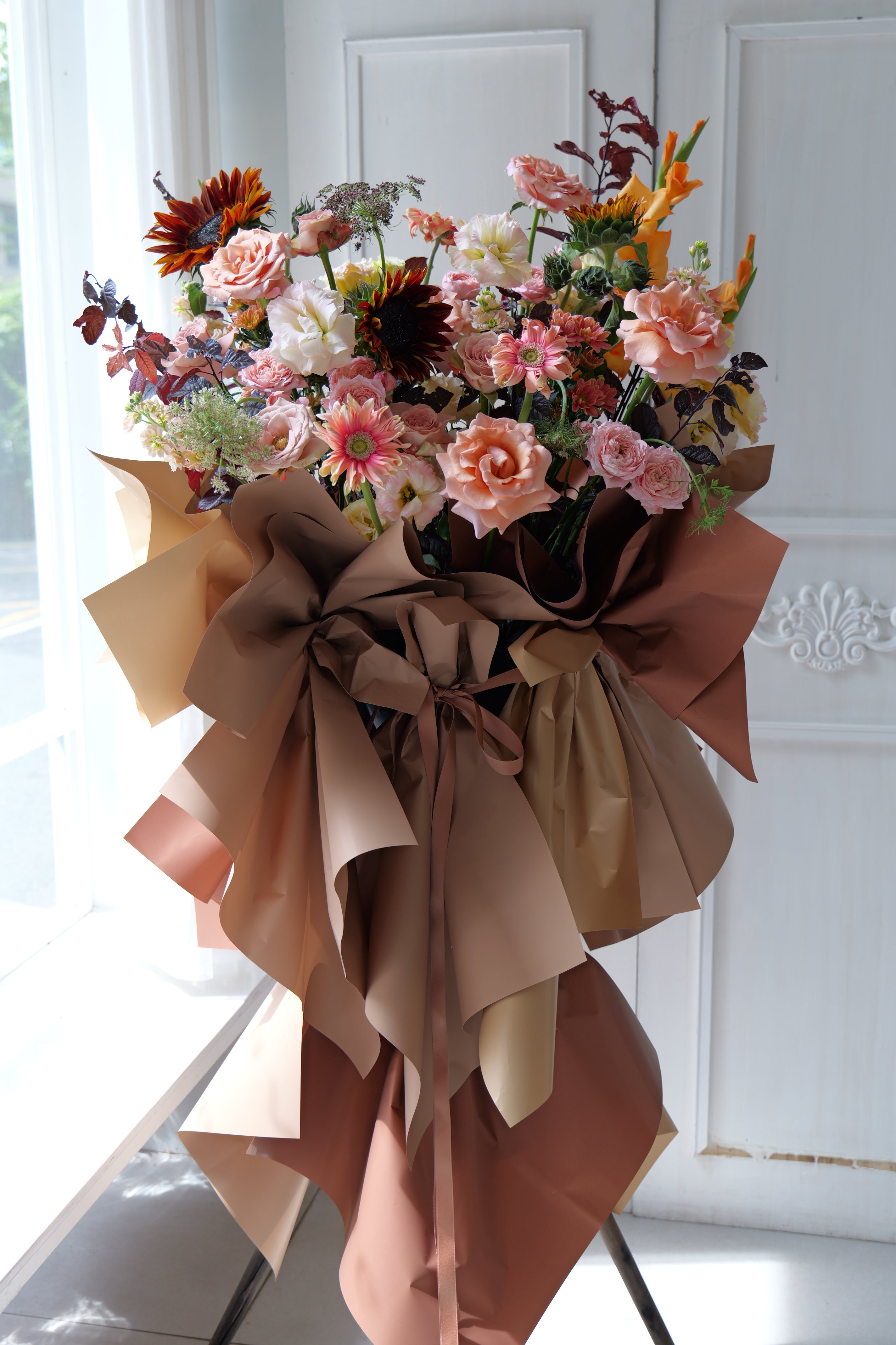 Florea Premium Opening Flower Stand