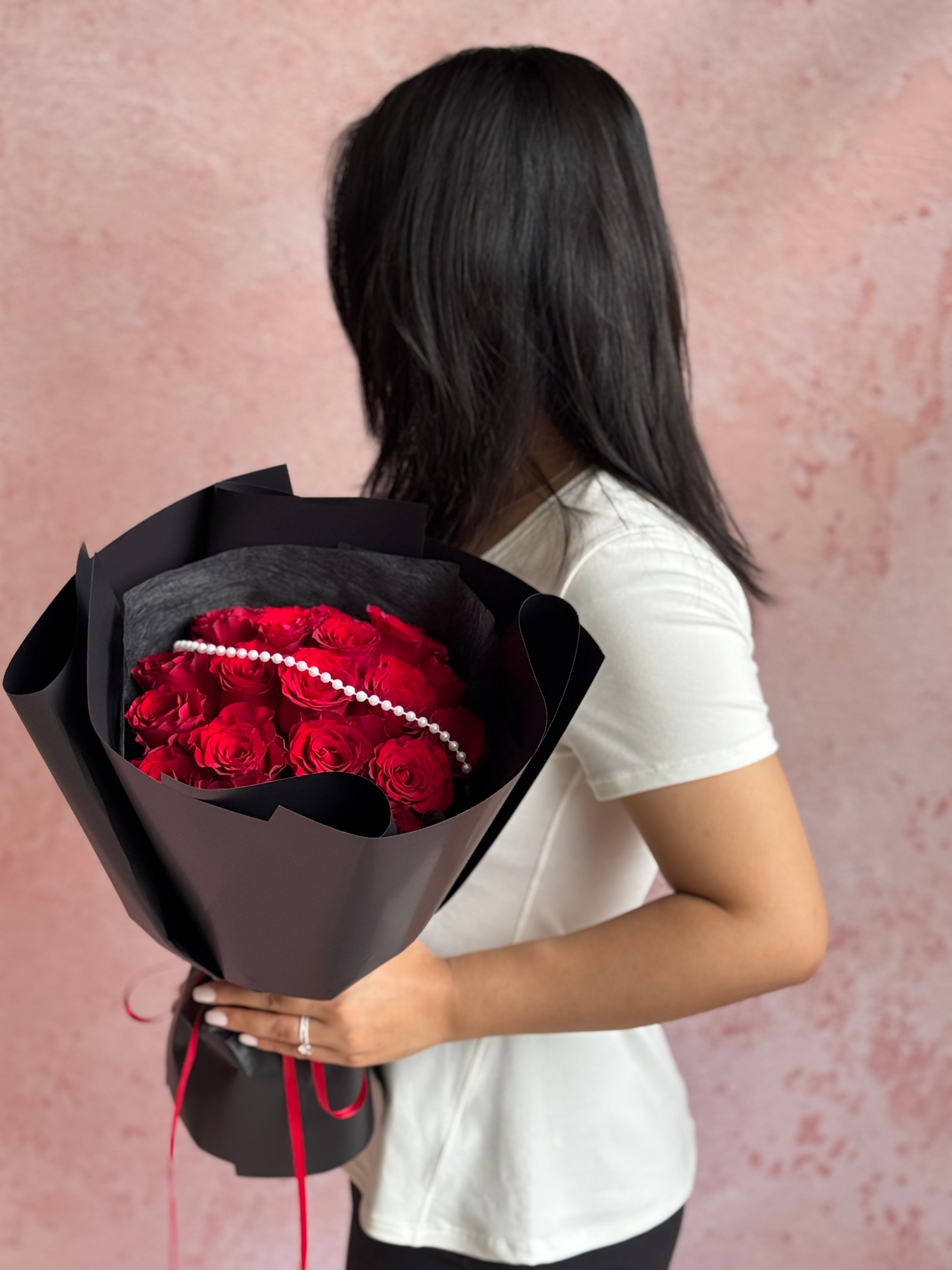 Pearl Noir Rose Bouquet