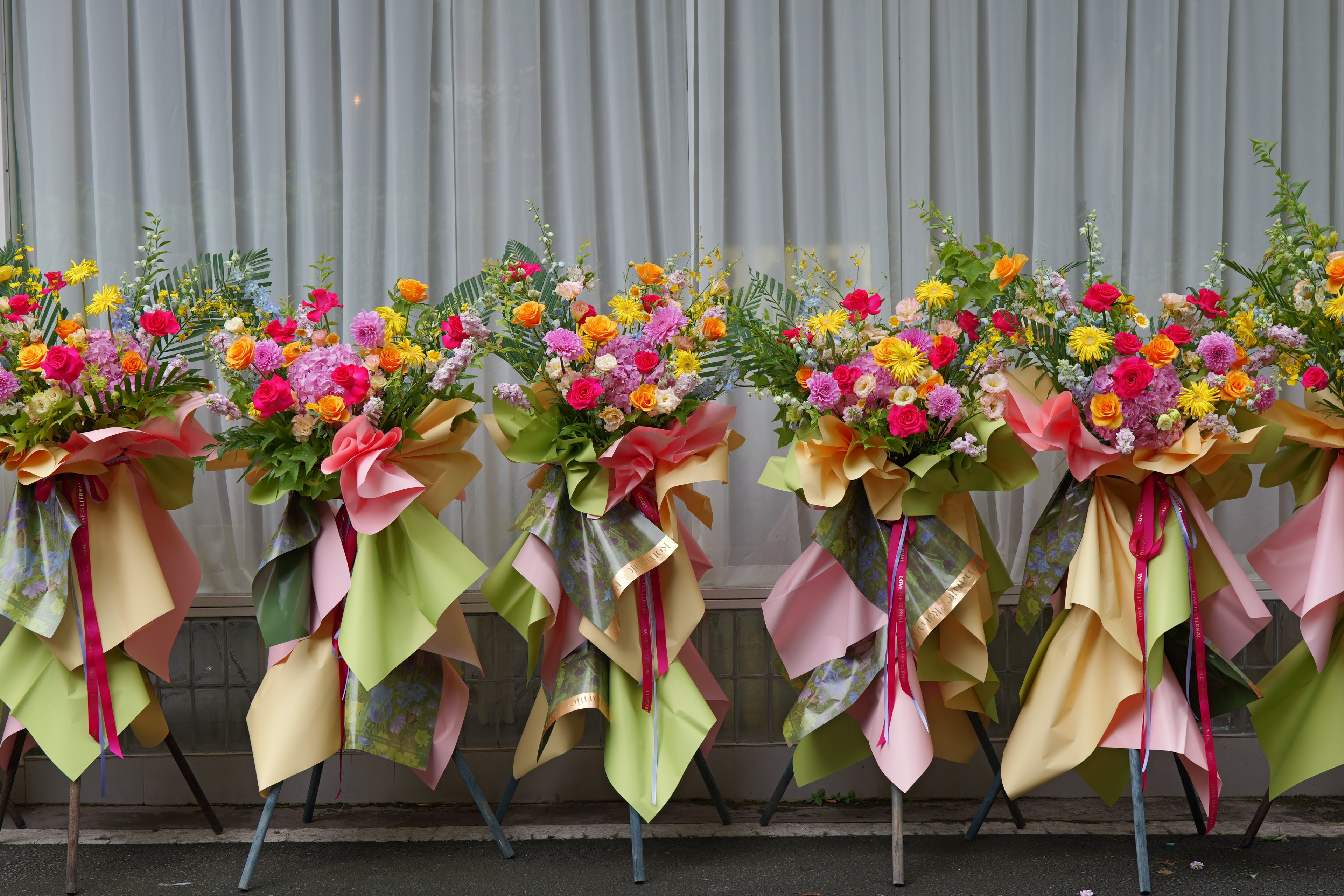 Florea Premium Opening Flower Stand
