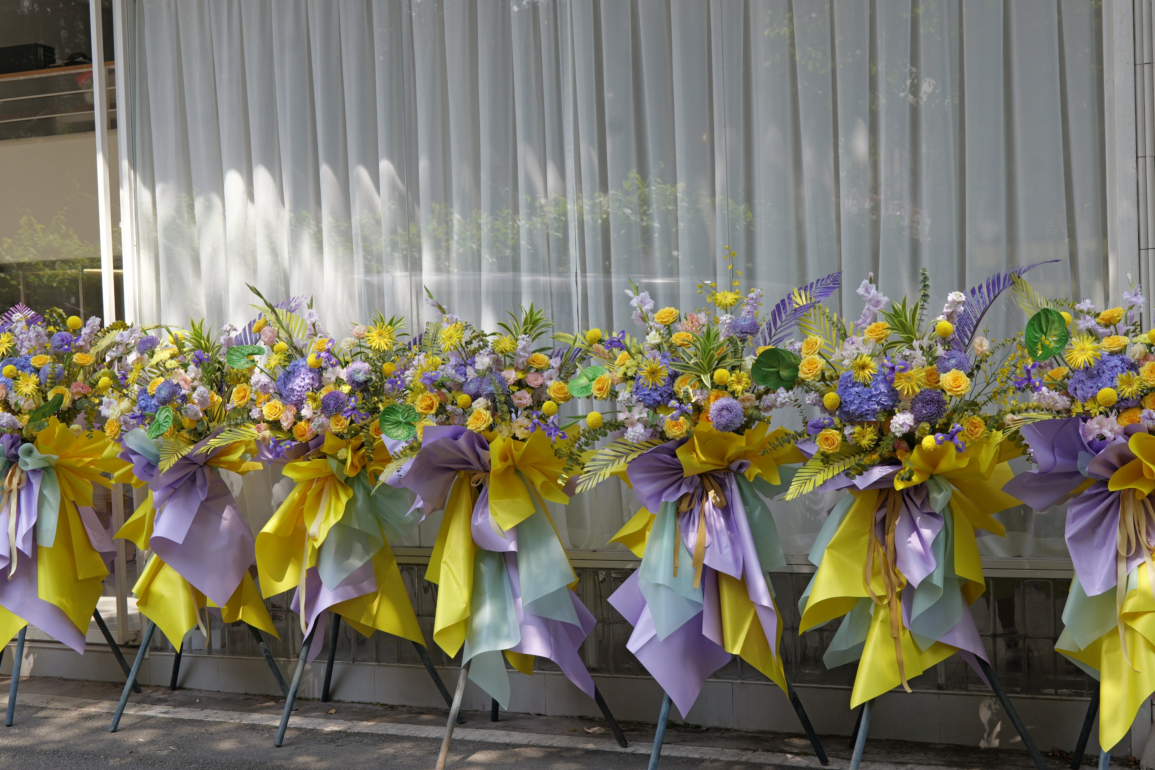 Florea Premium Opening Flower Stand