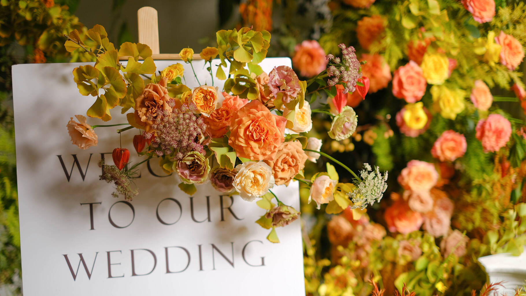 Welcome sign with flowers arrangement